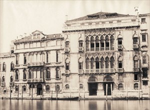 Palazzo Tiepolo et le Palazzo Pisani Moretta sur le Grand Canal de Venise