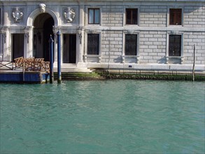 Entrée du Palazzo Grassi sur le Grand Canal à Venise