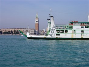 Bassin et campanile de Saint-Marc à Venise