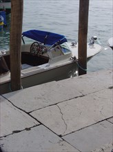 Taxi à quai à Venise