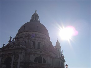 Venise Salute Dôme de l'Eglise de la Salute et soleil d'hiver