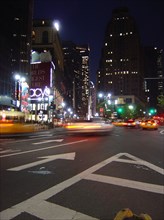 New-York (USA), Manhattan, Broadway et Fifth Avenue de nuit, taxis