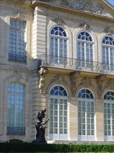 Paris, Musée Rodin, façade sur jardin (détail), Auguste Rodin, sculpteur (1840-1917)