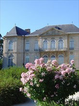 Paris, Musée Rodin, façade sur jardin au printemps (détail), Auguste Rodin, sculpteur (1840-1917)