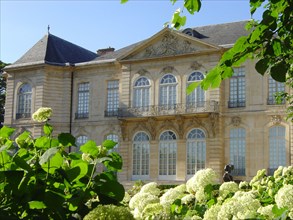 Paris, Musée Rodin, façade sur jardin au printemps (détail), Auguste Rodin, sculpteur (1840-1917)