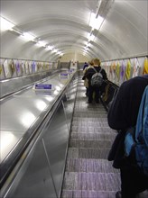 Escalator d'un métro londonien (the Tube)