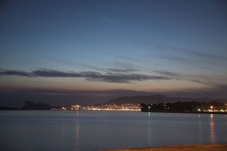 Provence330 La baie de La Ciotat illuminée le soir, couchant, nuit