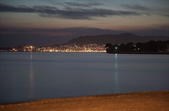 Provence331 La baie de La Ciotat illuminée le soir, couchant, plage de nuit