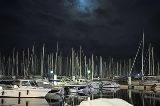 Provence352 Voiliers et barques au port la nuit, Bandol