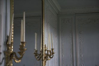 Versailles114 Château de Versailles, Petit Trianon, Boudoir, miroir et appliques