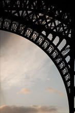 Paris 085 Tour Eiffel, le soir, soleil couchant