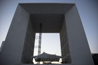 Paris 094 La Grande Arche de La Défense, le soir au couchant