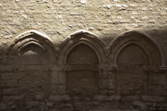 Provence531 Provence, Luberon, Apt, murs extérieurs de la Cathédrale Sainte Anne, été