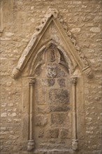 Provence532 Provence, Luberon, Apt, murs extérieurs de la Cathédrale Sainte Anne, été