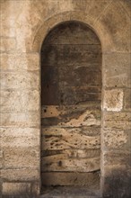 Provence533 Provence, Luberon, Apt, mur, porte ancienne