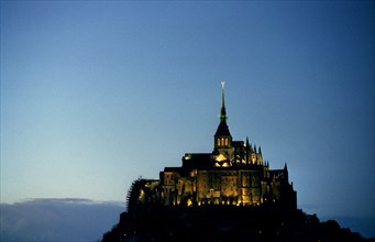 MtSaintMichel27 Le Mont Saint Michel de nuit