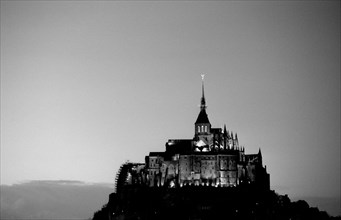 MtSaintMichel27b Le Mont Saint Michel de nuit