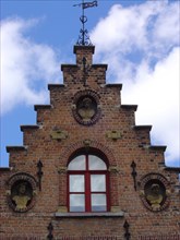 Bruges. Façade 1676, toit, fenêtre