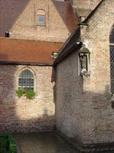 Bruges. Chapelle, détail de façade de briques, ville médiévale