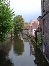 Bruges. Canal en Automne, centre de la ville médiévale