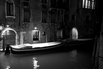 Venise 2008-2009. Nuit, canal, Palais