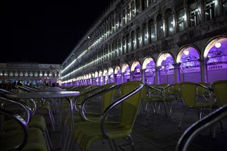 Venise 2008-2009. Nuit, Place Saint-Marc, cafés