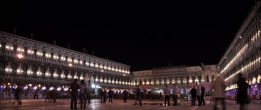 Venise 2008-2009. Nuit, Place Saint-Marc, Procuraties