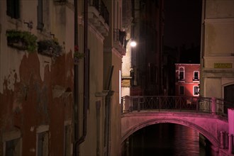 Venise 2008-2009. Nuit, canal, pont, Palais
