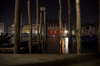 Venise 2008-2009. Nuit, Grand Canal, gondoles, Pescaria, Palais