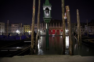 Venise 2008-2009. Nuit, Grand Canal, gondoles, Pescaria, Traghetto Santa Sofia, Palais
