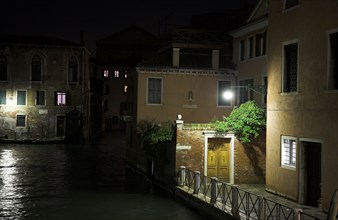 Venise 2008-2009. Nuit, canal, palais, jardin