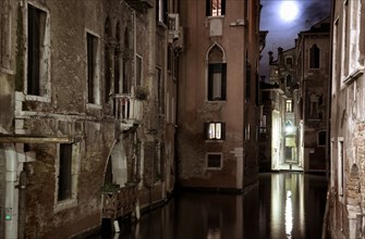 Venise 2008-2009. Nuit, rio, canal, palais, reflets, pleine lune