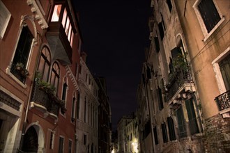 Venise 2008-2009. Nuit, rio, canal, palais, façades