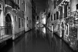 Venise 2008-2009. Nuit, rio, canal, palais, façades, pont