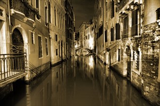 Venise 2008-2009. Nuit, rio, canal, palais, façades, pont