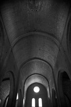 Provence822 Abbaye du Thoronet : intérieur de l'église (nef et façade occidentale)