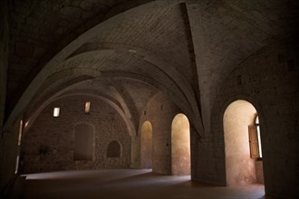 Provence838 Abbaye du Thoronet : bâtiment des convers, réfectoire et dortoir