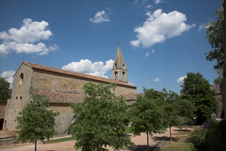 Provence785 Abbaye du Thoronet, vue principale de l'église, clocher