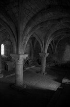 Provence846 Abbaye du Thoronet : la salle capitulaire (architecture gothique, voûte sur croisée