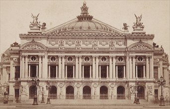 L'Opéra Garnier à Paris, en construction, vers 1870