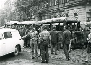 Printemps de Prague : rues de Prague après le passage des troupes sovétiques, août 1968