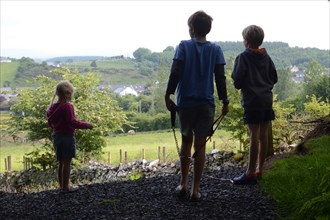 Enfants profitant de la campagne