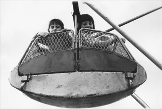 Enfants sur un manège