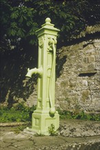 Ancienne pompe à eau