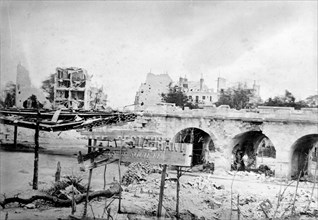The Paris Commune: the Auteuil viaduct and station being destroyed