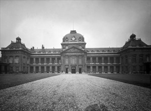 Cour de l'Ecole militaire à Paris