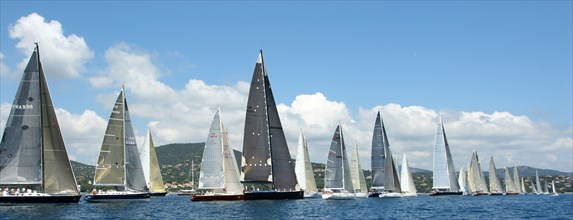 Départ des maxis lors de la Giraglia Rolex Cup