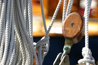 Cordage et poulie d'un voilier