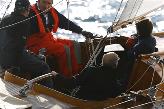 Gros plan sur l'équipage d'un bateau