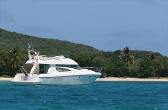 Yacht Janneau en mer Martinique